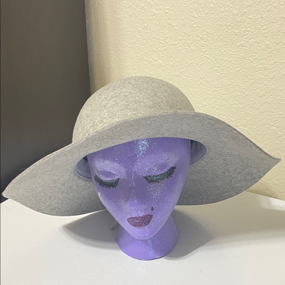 Kooringal Wimen's Gray Wool Wide Brim Hat. Very Good Condition. 100% Wool Felt.